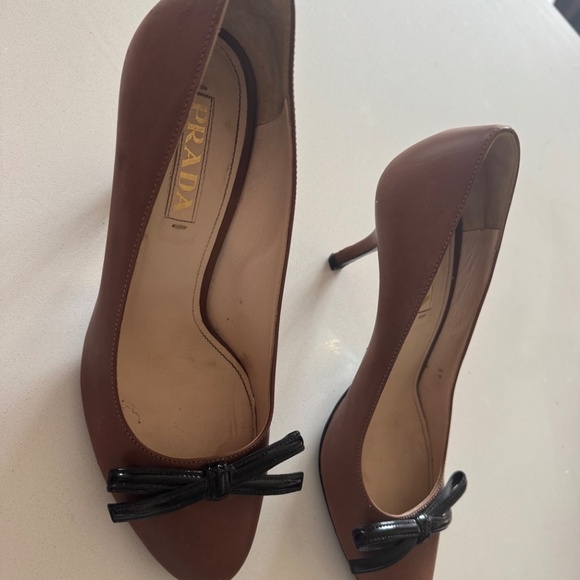 Prada Shoes Light brown with Black bows - Picture 4 of 4